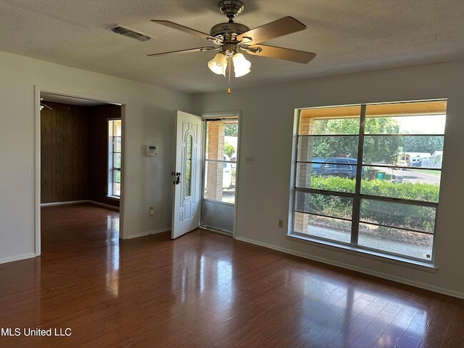 Building Photo - 209 Cedar Dr