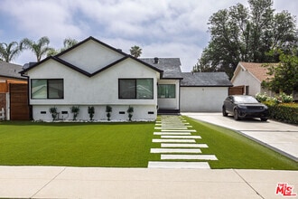 Building Photo - 6610 Farralone Ave