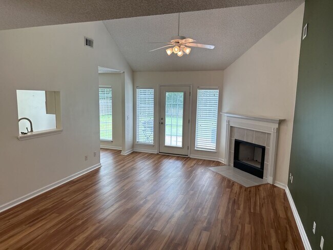 Building Photo - 156 Shady Oak Cir