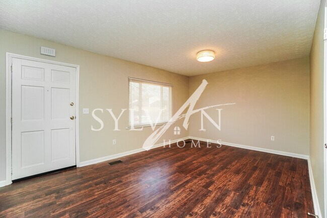 Foto del edificio - Fall in love with this 4 BR, 2 BA home