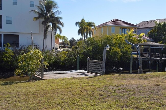 Foto del edificio - 6525 Manila Palm Way