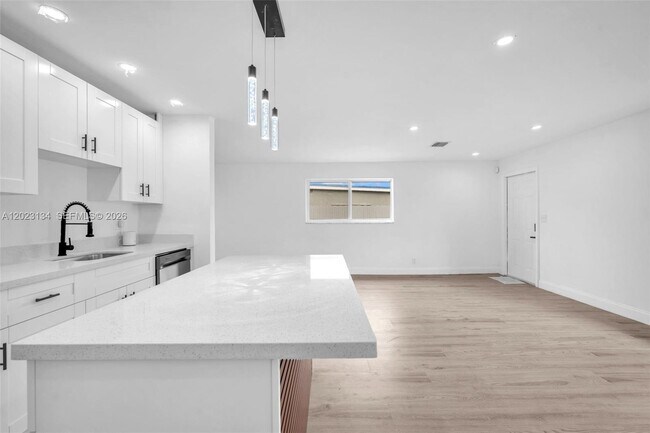Foto del edificio - 2572 NW 20th St