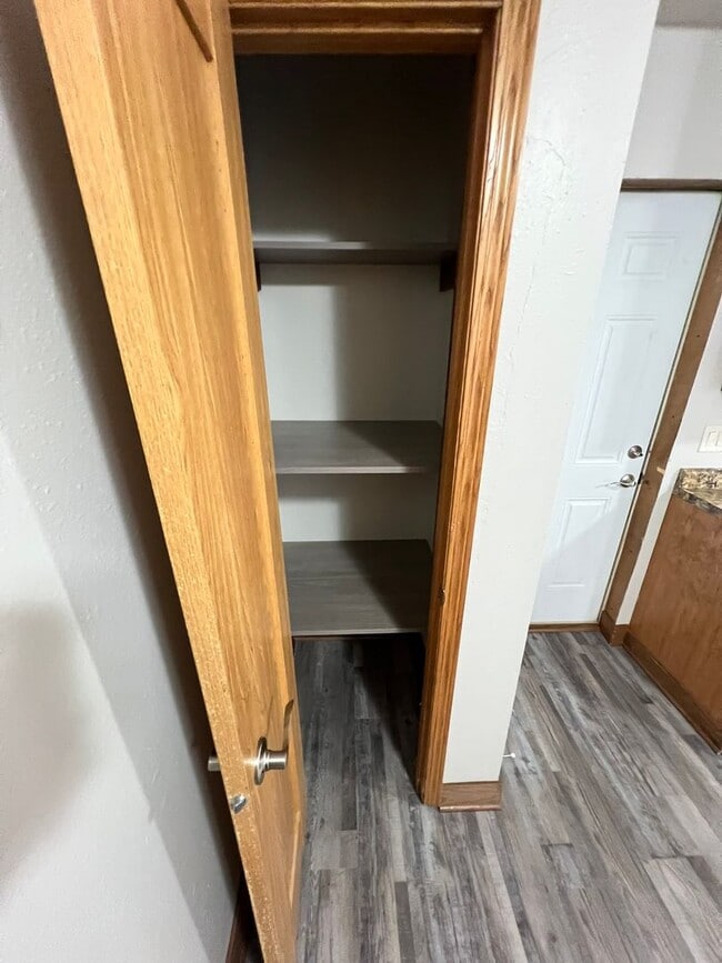 Foto del edificio - Garden-level 3 bedroom unit close to Sawyer Elementary