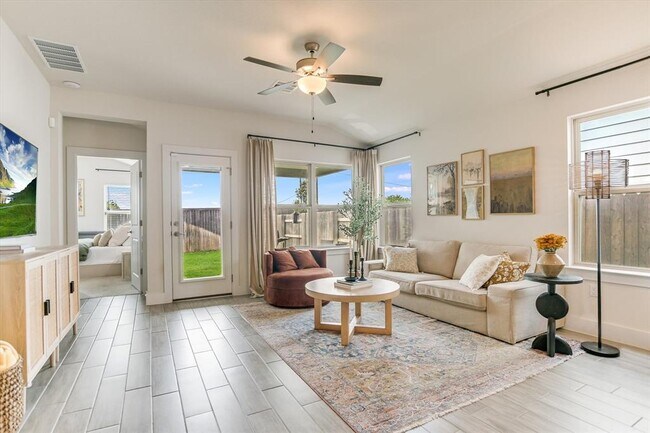 Foto del edificio - 6203 Dumfries Ln
