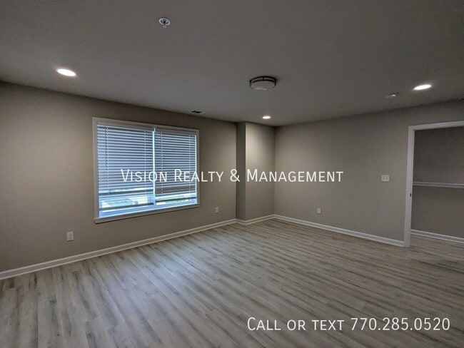 Foto del edificio - 8334 Triple Crown Dr