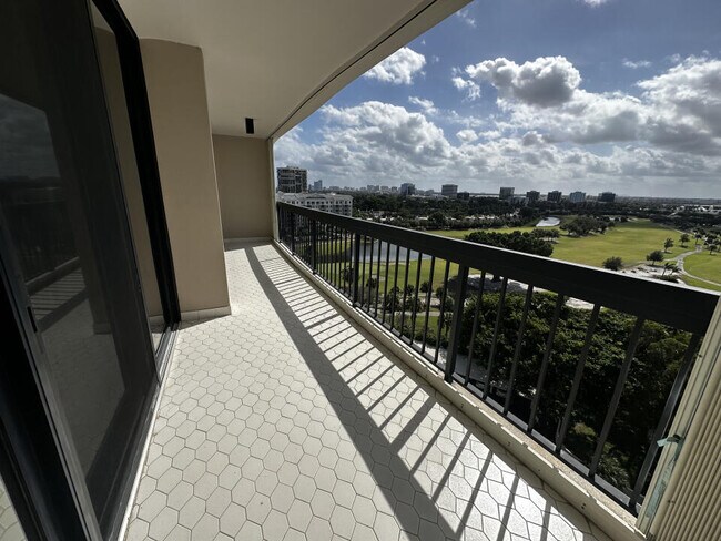 Building Photo - 2425 Presidential Way