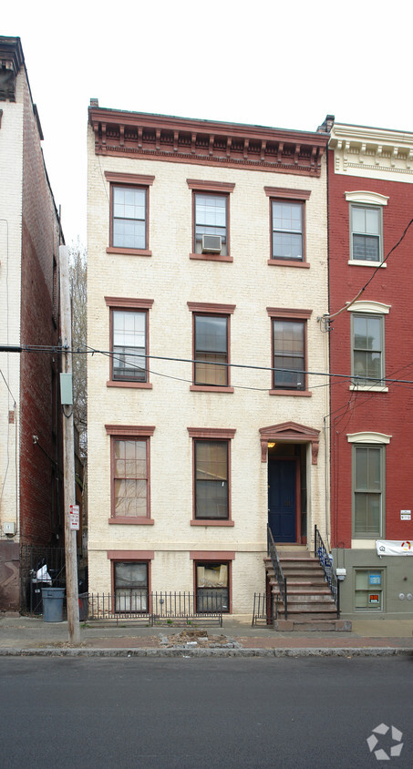 Building Photo - 111 Grand St