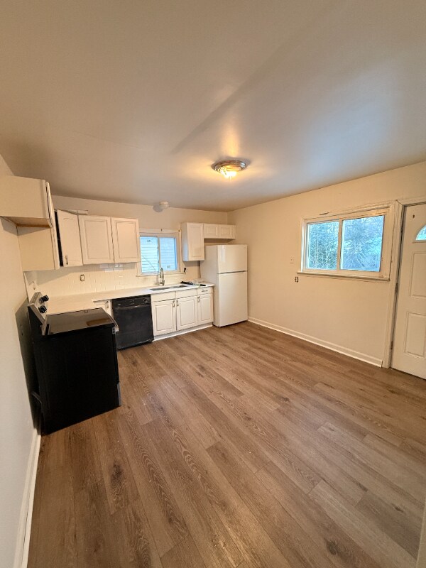 Building Photo - 8468 Timken Ave