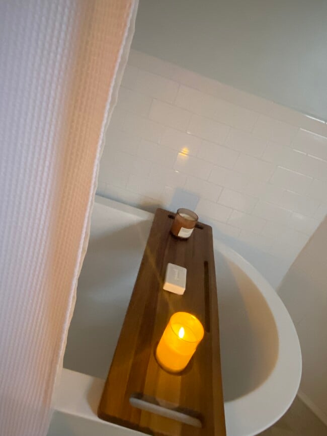 Baño - 1013 N 63rd St