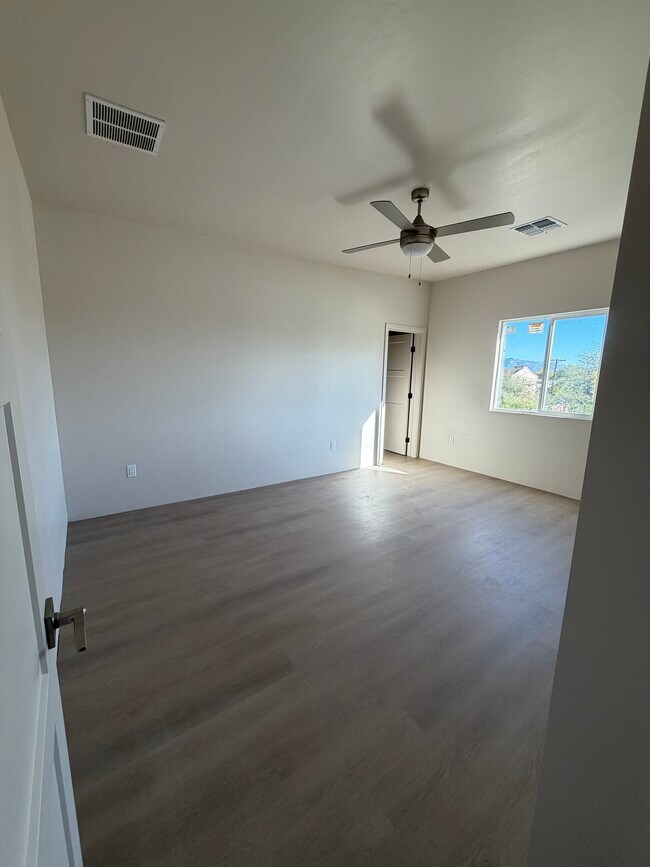 Foto del edificio - 701 E Elm St