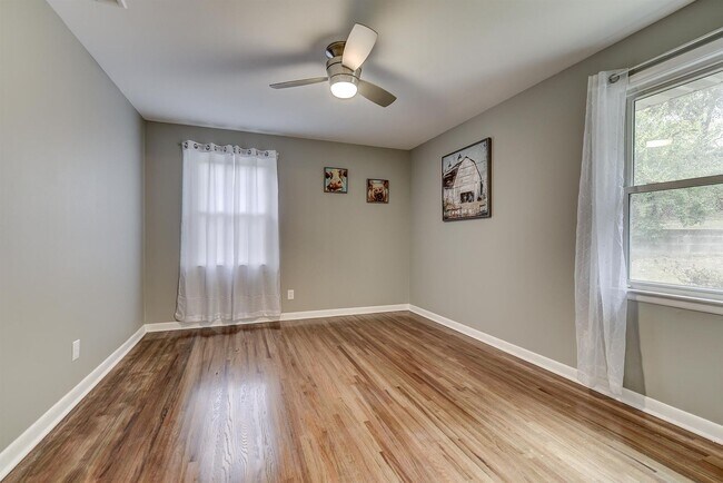 Foto del edificio - 2322 Cabin Hill Rd