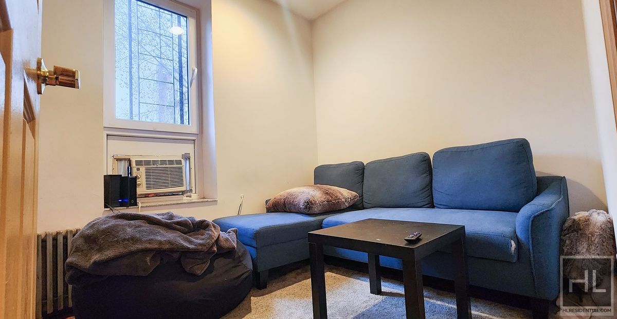 Foto principal - Your 3 Bedroom Apartment W/ Exposed Brick ...