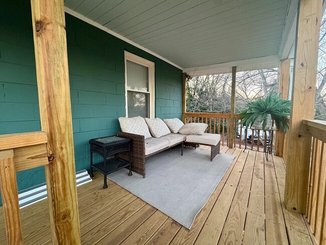Building Photo - Room in Duplex on Charles Ave