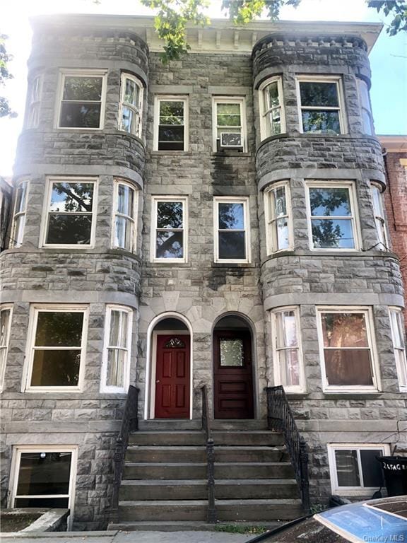 Primary Photo - 245 Grand St