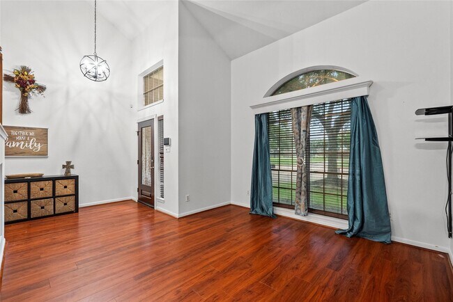 Foto del edificio - 3131 Bay Spring Dr
