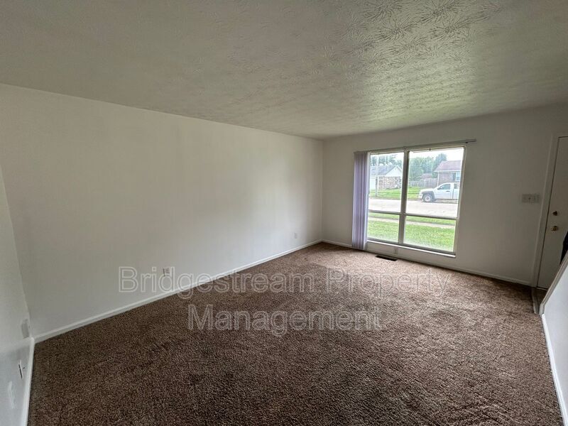 Primary Photo - 971 Taylorsview Dr