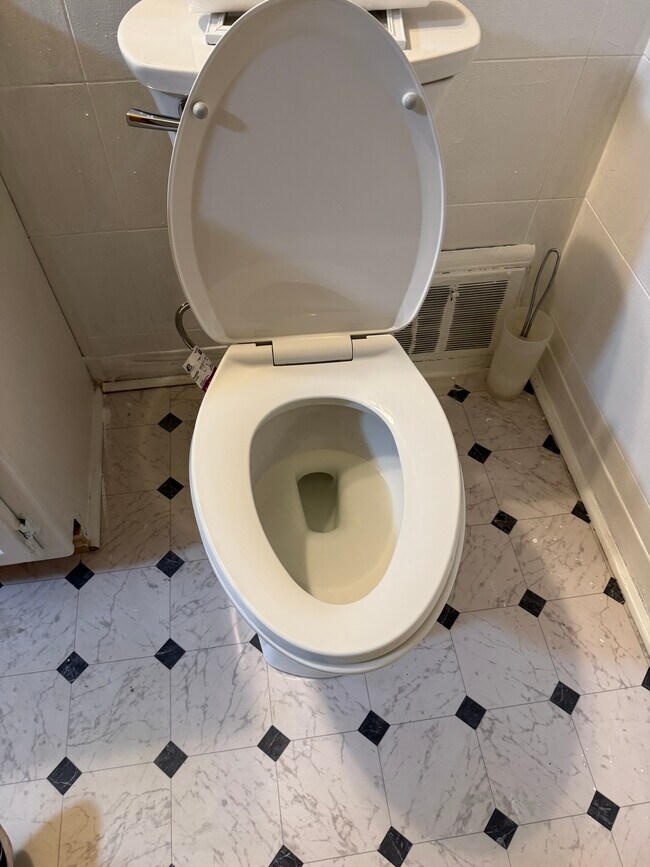 Bathroom - 608 Poplar Ave NW