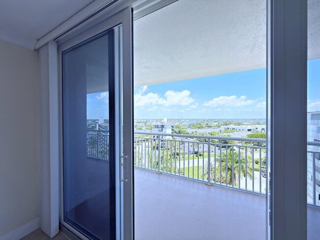 Building Photo - 3546 S Ocean Blvd