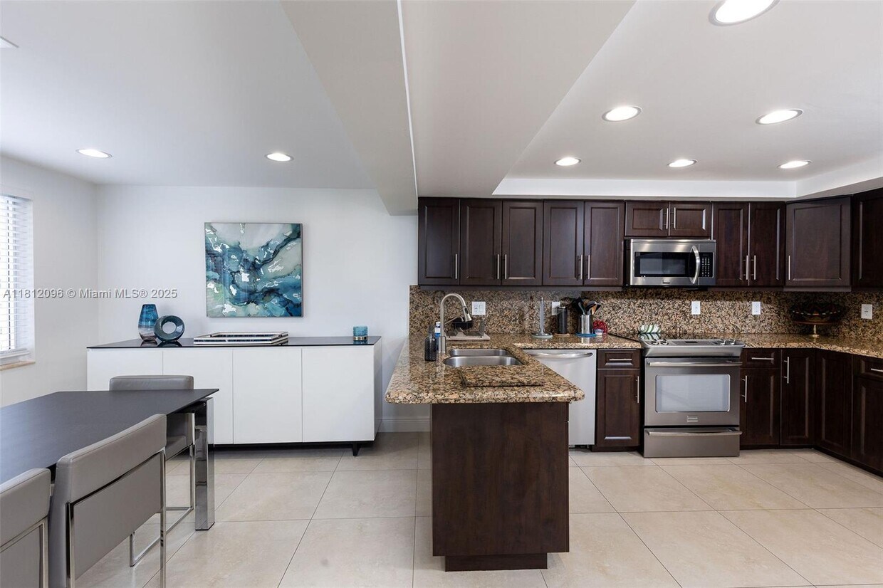 Foto principal - 2601 NE 34th St