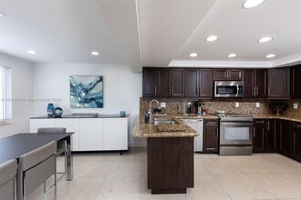 Building Photo - 2601 NE 34th St