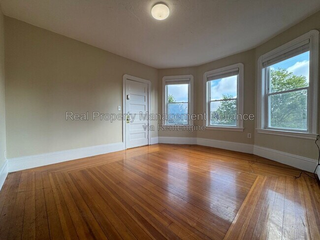 Foto del edificio - 74 Burrill Ave