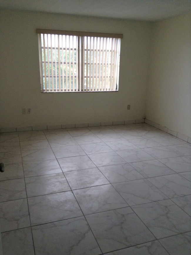 Foto del edificio - 1225 NE 124th St