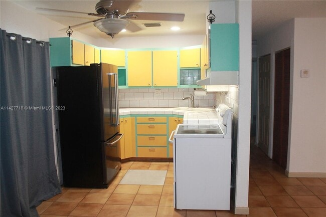 Building Photo - 6201 SW 38th Ct