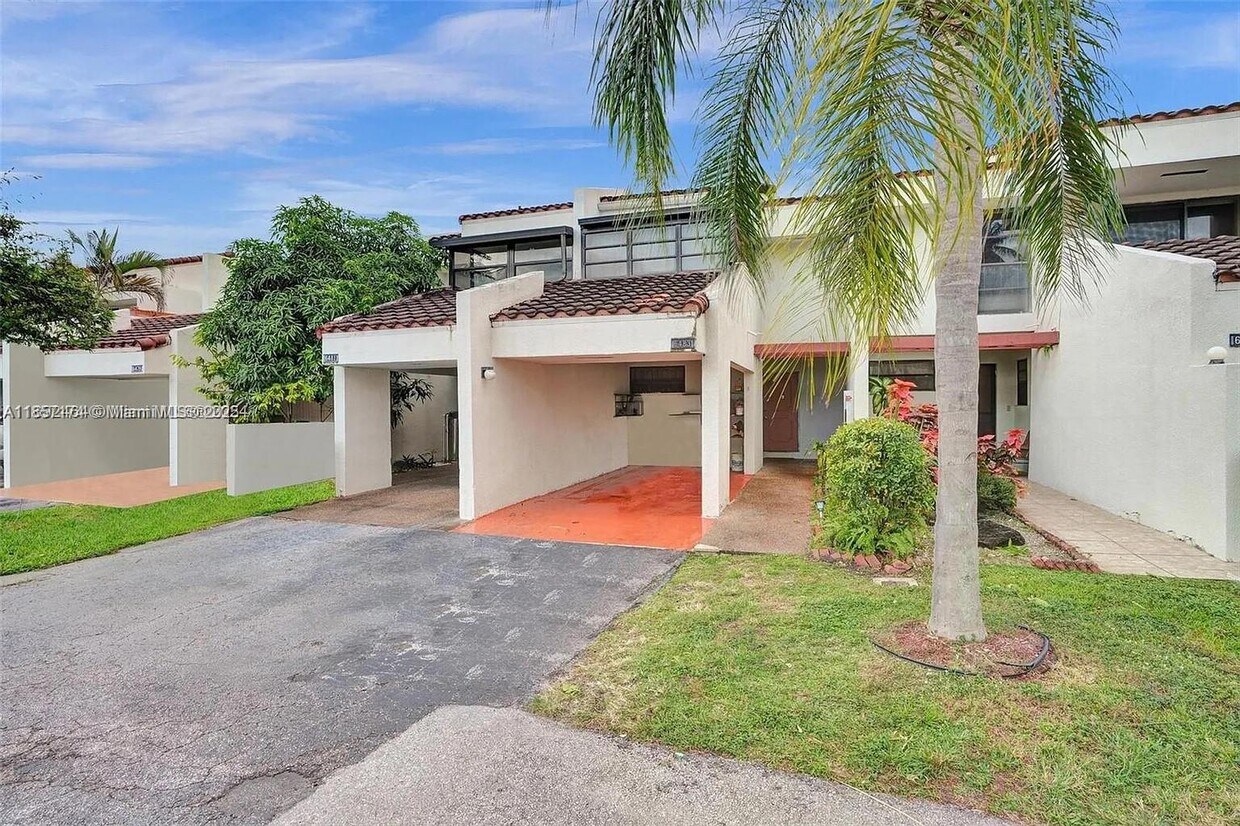 Primary Photo - 6483 Racquet Club Dr