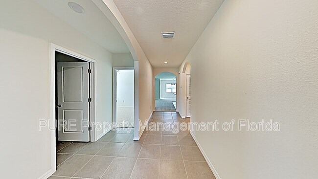 Building Photo - 9734 Pepper Tree Pl