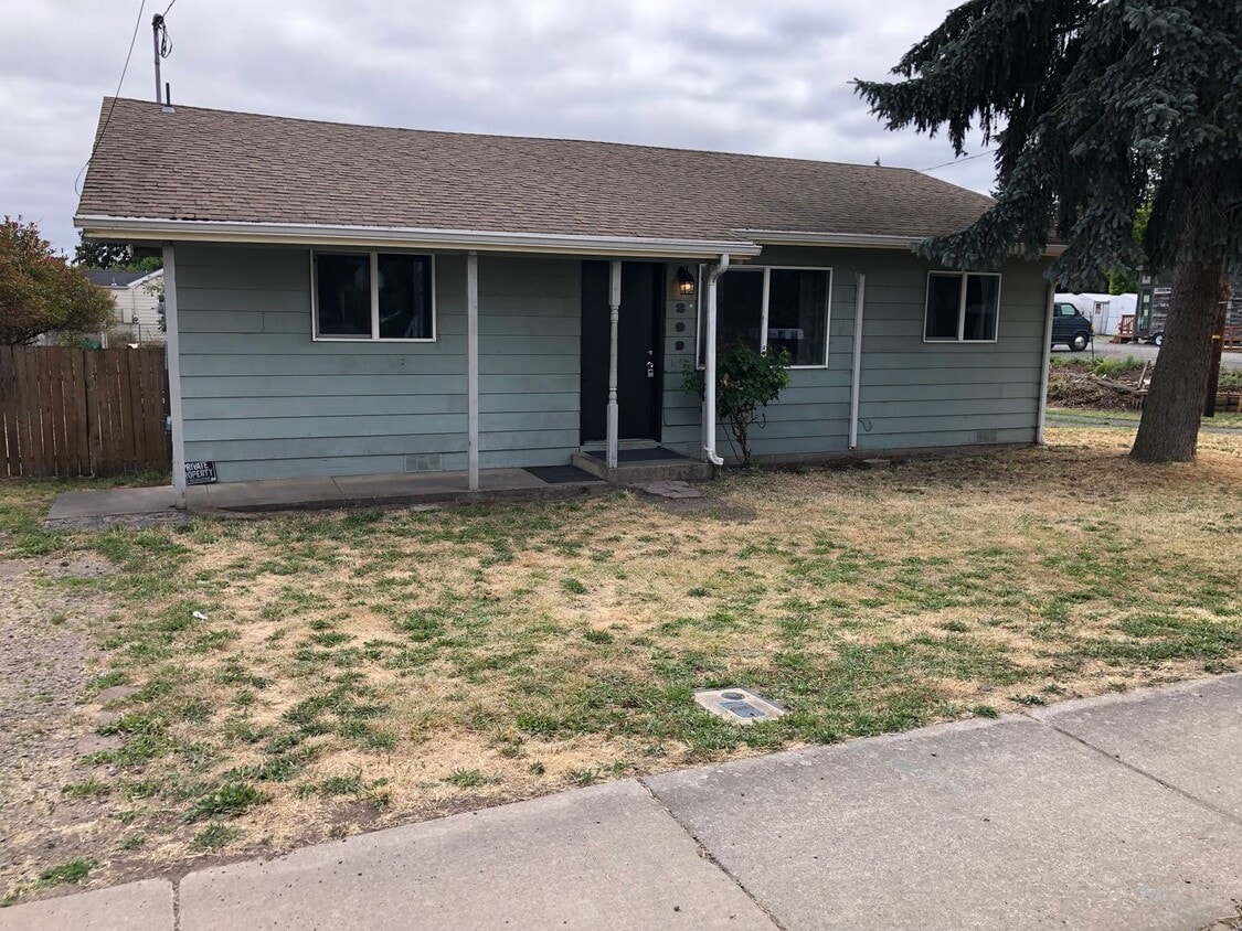 Primary Photo - Updated 2 bed 1 bath house in Eugene!