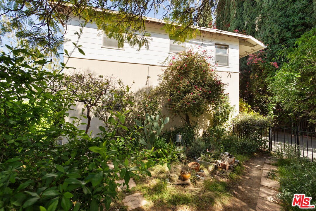 Foto principal - 6227 La Mirada Ave