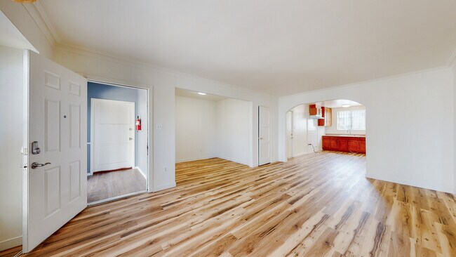 Foto del edificio - 1154 S Plymouth Blvd