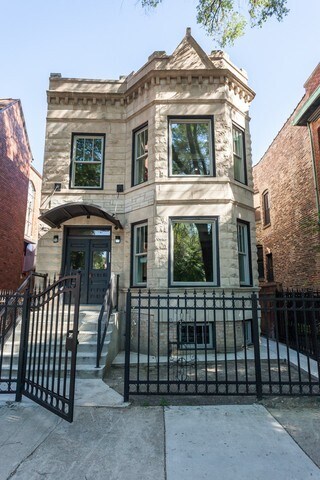 Primary Photo - 3056 W Palmer Blvd