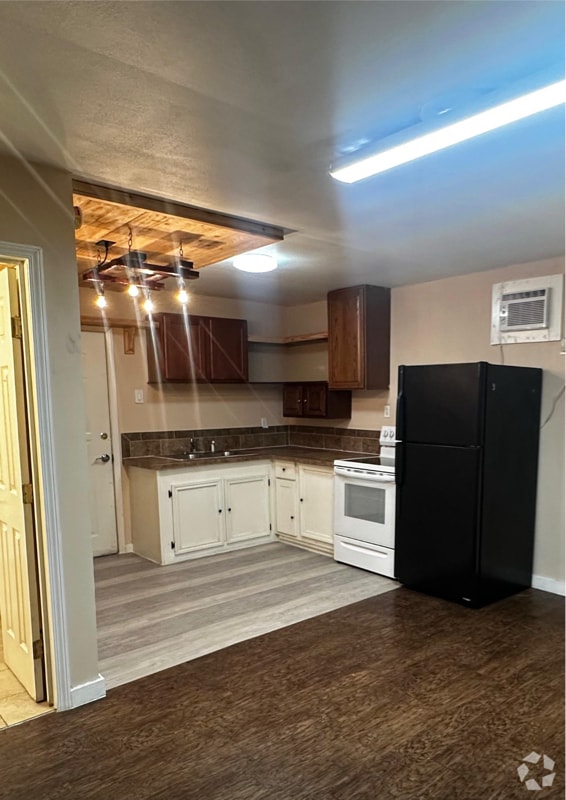 Building Photo - 409 Elm Forest Loop