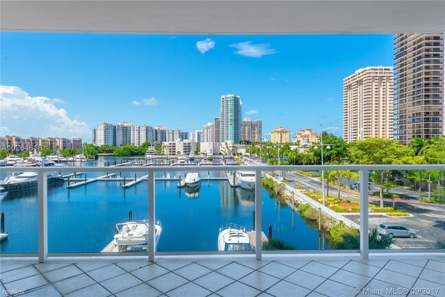 Building Photo - 19500 Turnberry Way