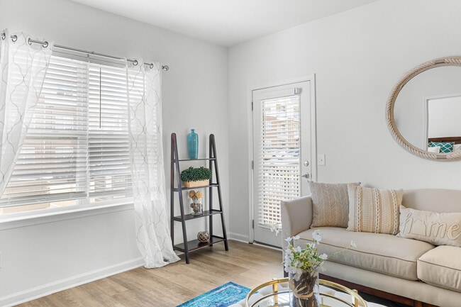 Building Photo - White Oak