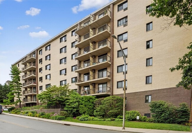 Building Photo - 108 Sagamore Rd