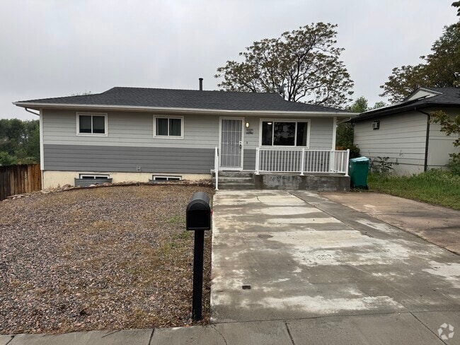 Building Photo - 946 Hutchinson Dr