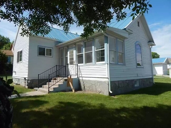 Building Photo - 151 9th Ave N
