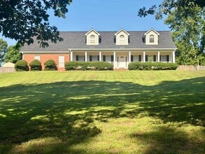 Building Photo - 271 Meadowland Dr