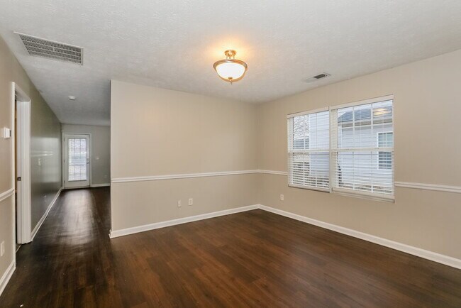 Building Photo - 717 Douglass Cir