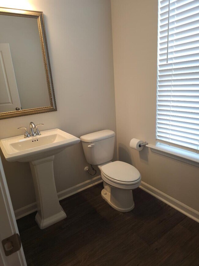 Foto del edificio - 102 Lowland Dr