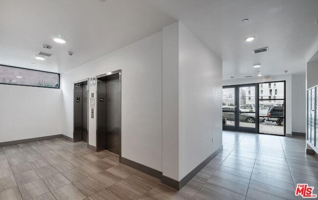 Foto del edificio - 825 S Coronado St