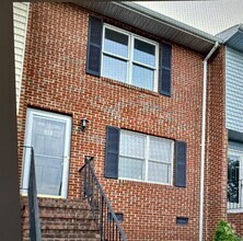 Building Photo - 832 Vine St