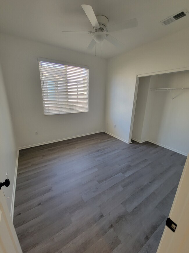 Building Photo - 305 Island Way