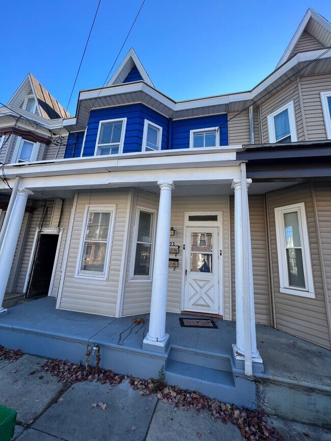 Building Photo - 423 N Hanover St