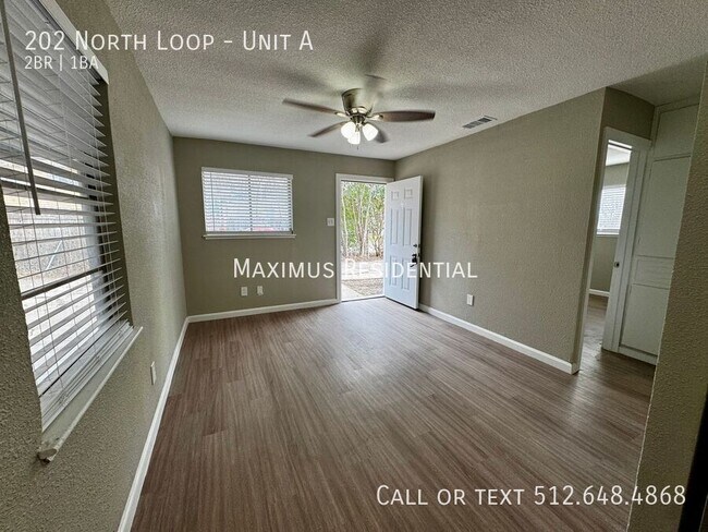 Foto del edificio - 202 W N Loop Blvd