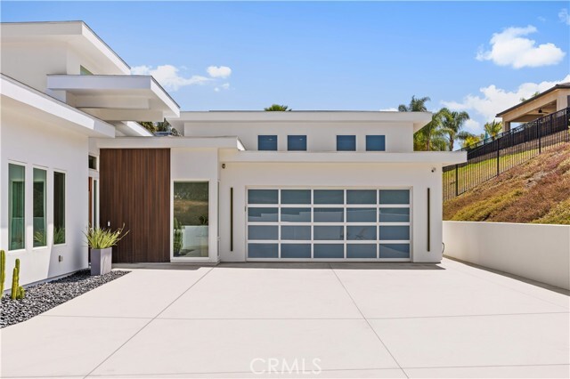 Building Photo - 1270 W Chase Dr