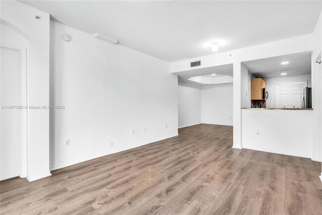 Foto del edificio - 6700 NW 114th Ave