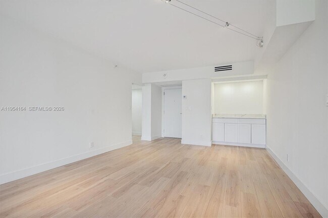 Building Photo - 20225 NE 34th Ct